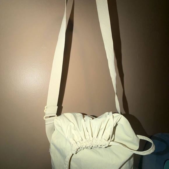 UNIQLO Cream Drawstring Crossbody - Picture 2 of 4